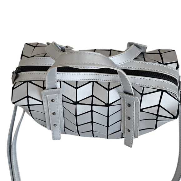 Emilio Pepe Italy Silver Geometric Women's Handbag - Picture 10 of 10